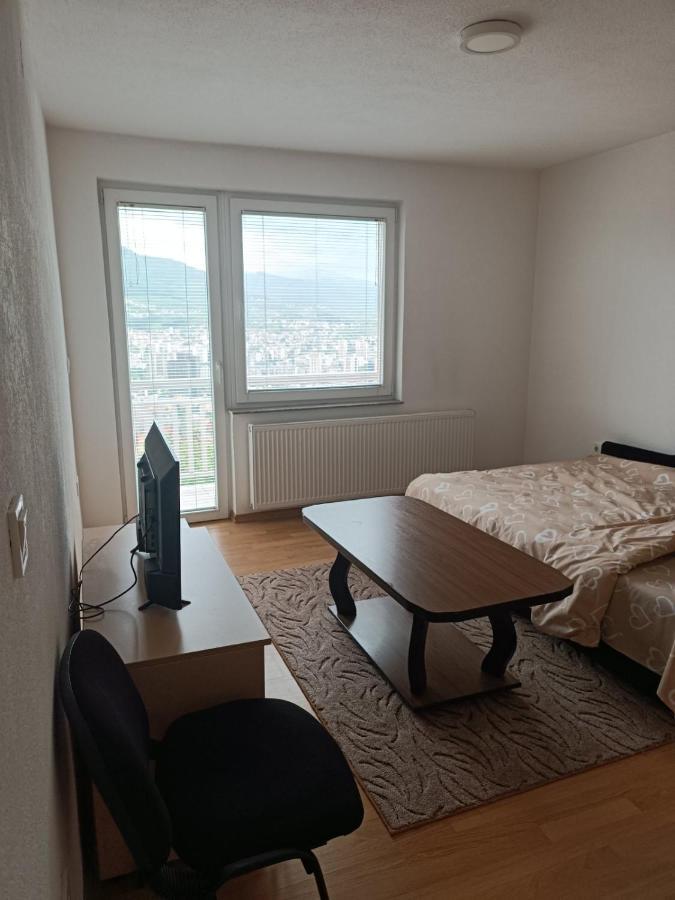 2Bdr Apt With Balcony With View- Free Parking Ξενοδοχείο Σαράγεβο Εξωτερικό φωτογραφία