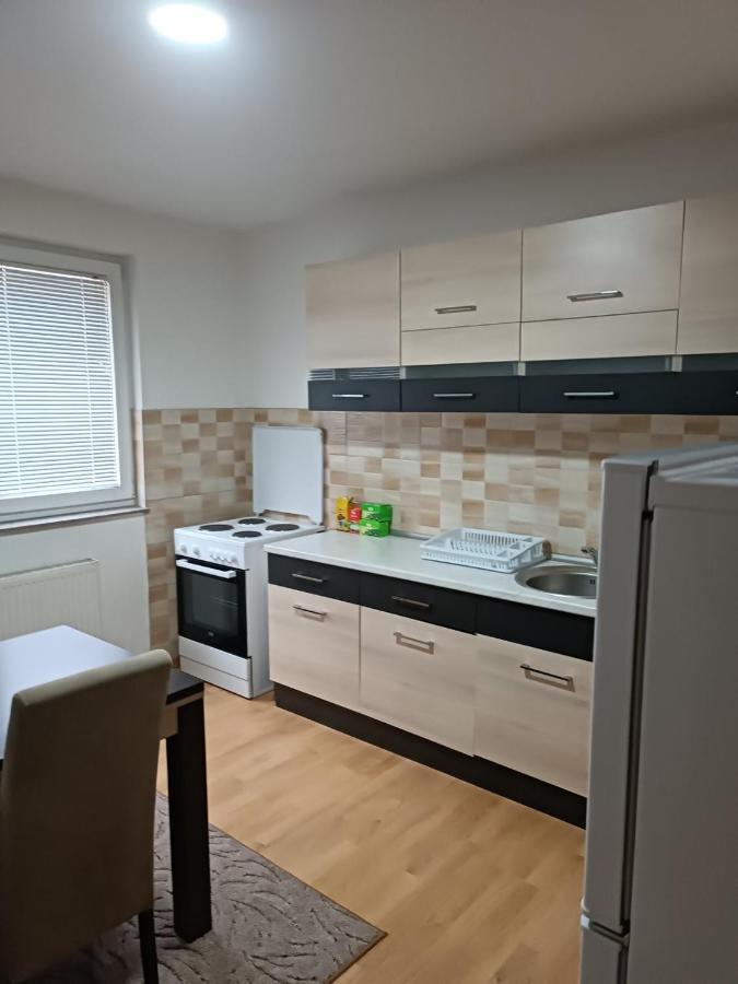 2Bdr Apt With Balcony With View- Free Parking Ξενοδοχείο Σαράγεβο Εξωτερικό φωτογραφία