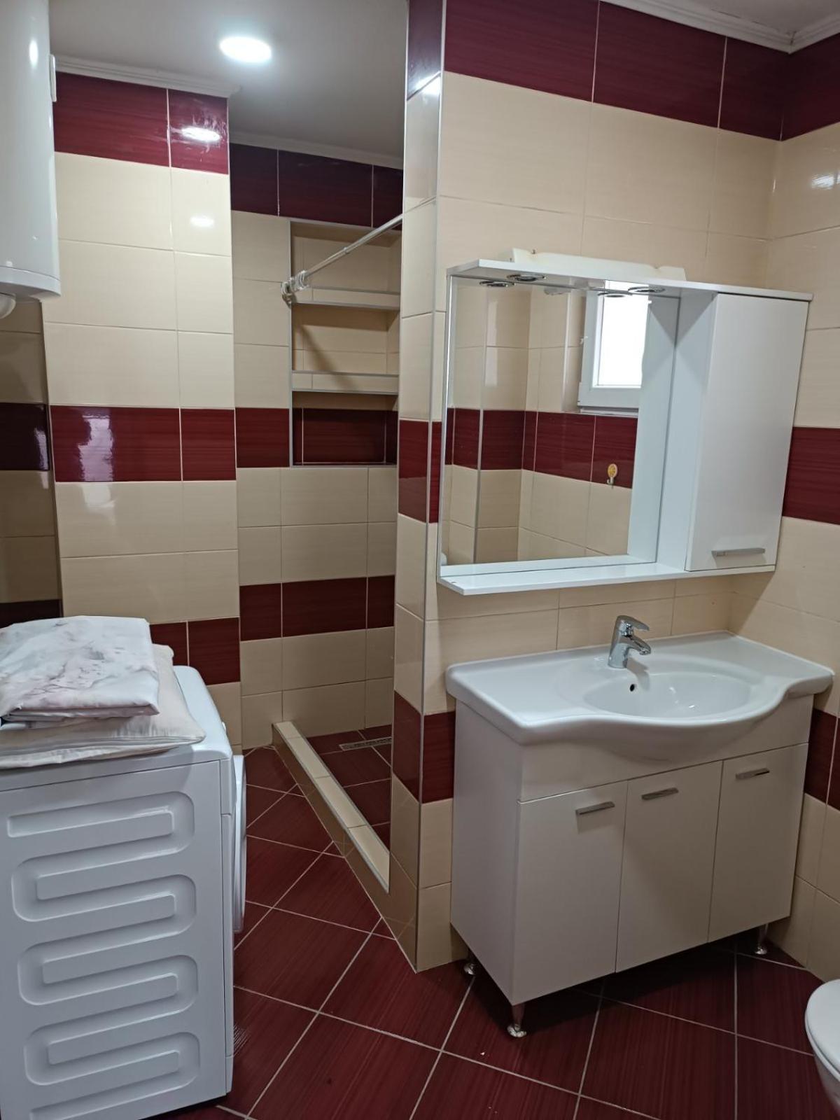 2Bdr Apt With Balcony With View- Free Parking Ξενοδοχείο Σαράγεβο Εξωτερικό φωτογραφία